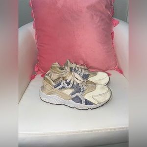 Women’s Nike huarache